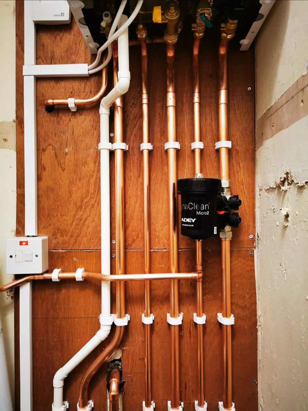 Copper heating manifold and magnetic filter on a board